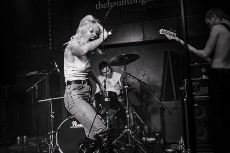 Amyl and The Sniffers at The Haunt